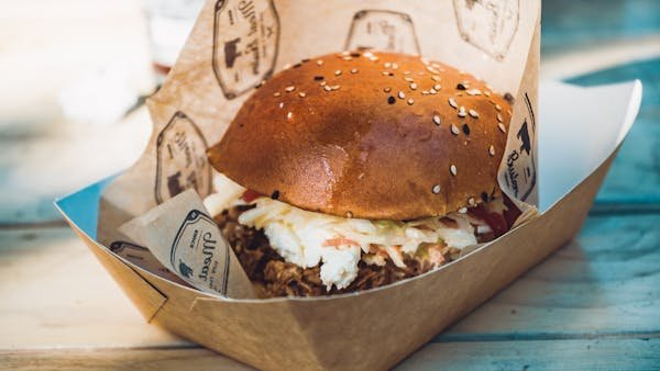 Papier ingraissable District pour burgers : élégance et efficacité